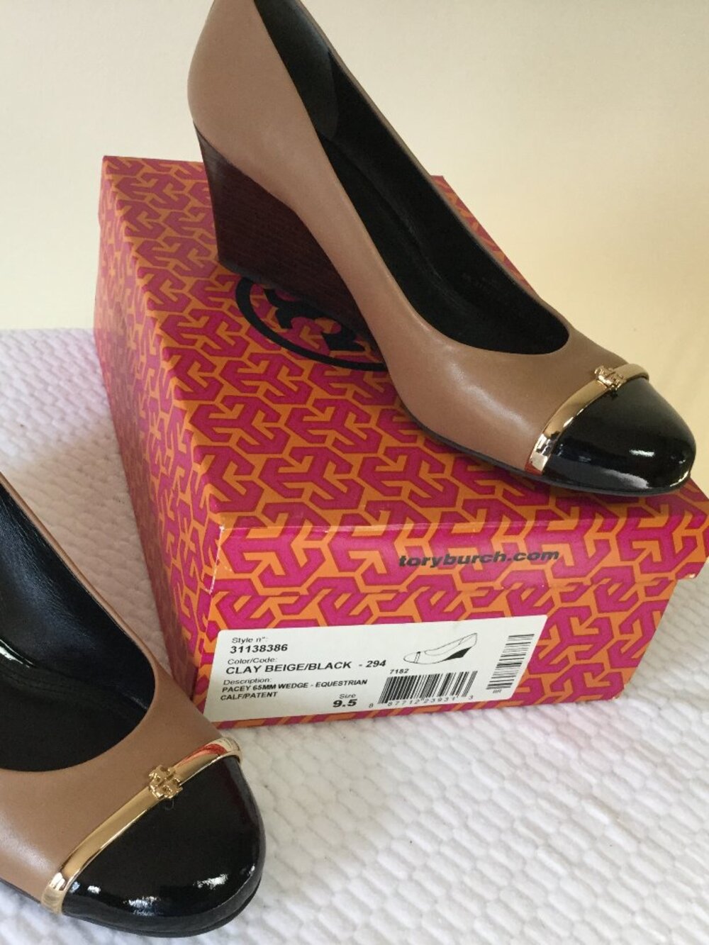 Tory Burch Women Size 9.5 Clay Beige Calf Black patent Wedge Shoes Heels 2.5" - Picture 6 of 12